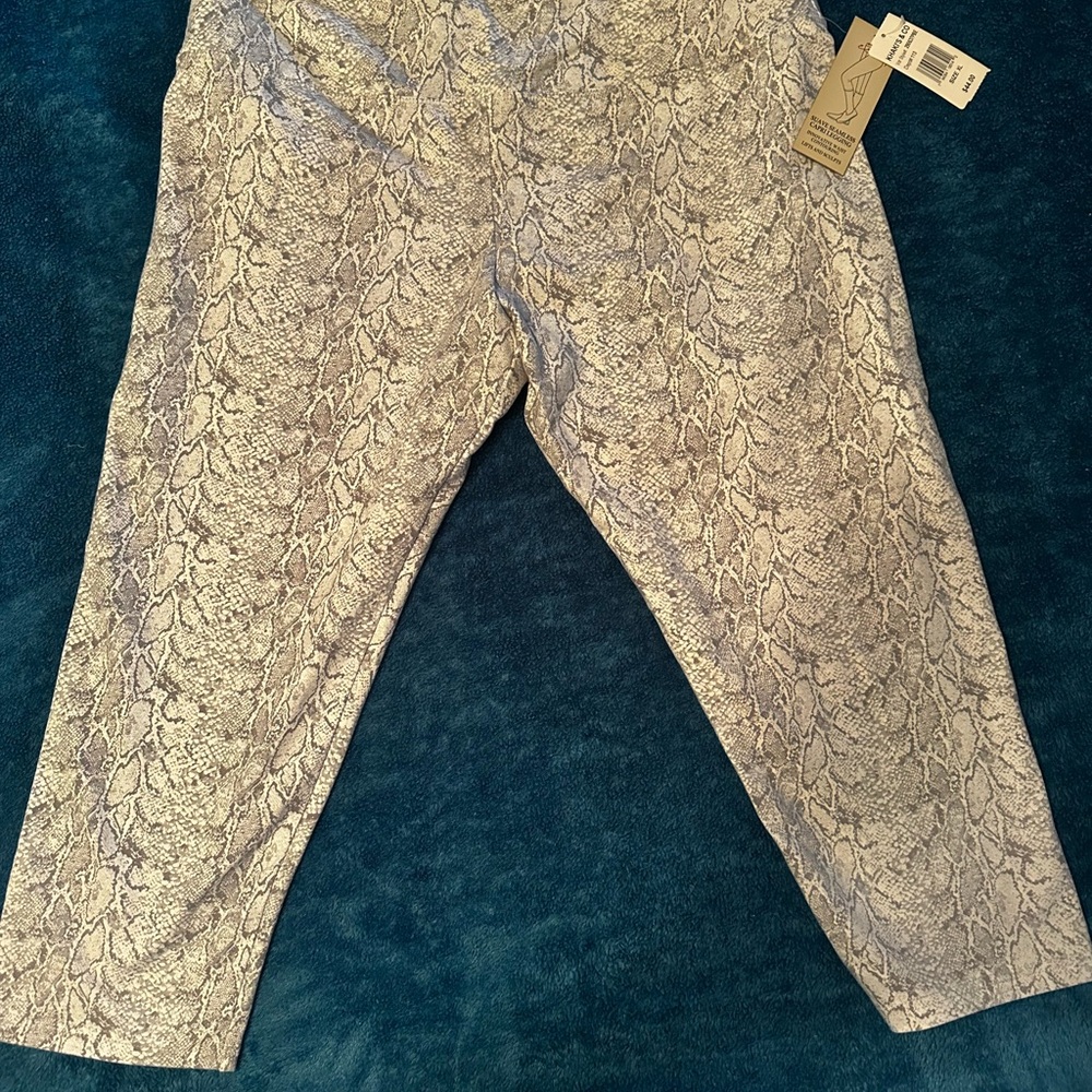 Women's Snake Print Capris